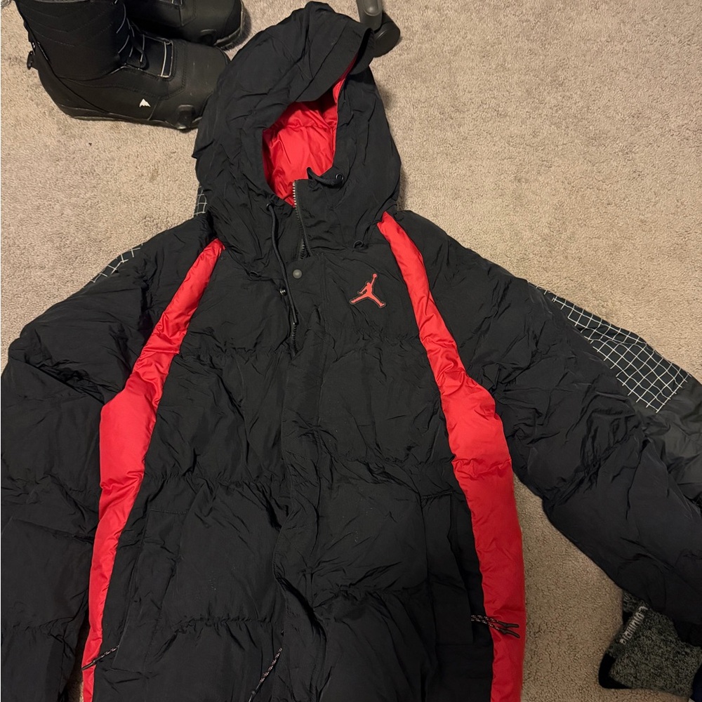 Jordan Men's Black and Red Puffer Jacket
